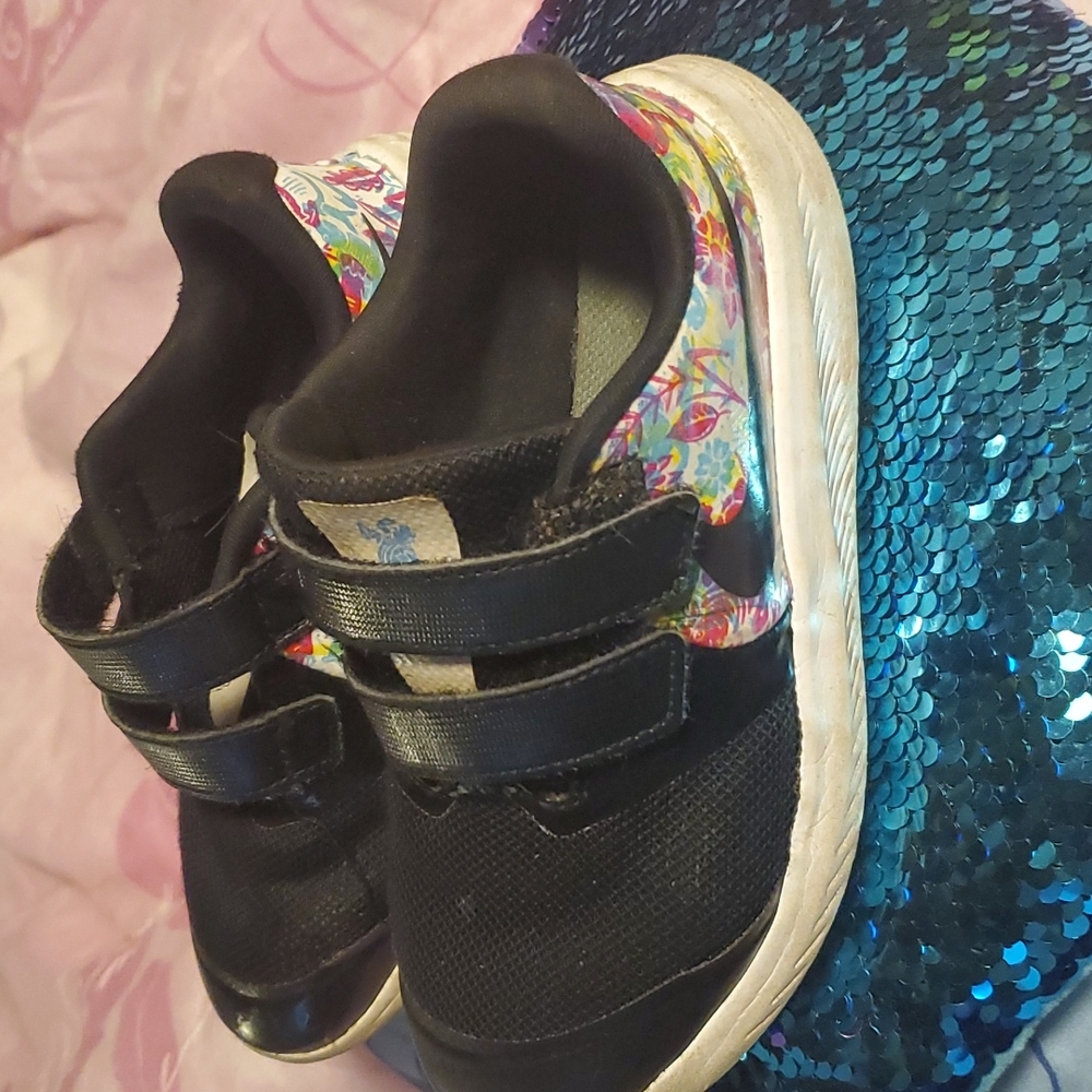 Girls nikes